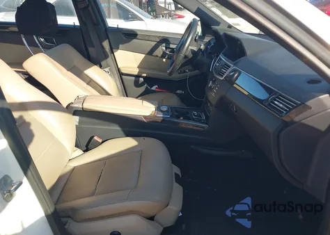 2010 Mercedes-Benz E 350 z USA, uszkodzony, nr VIN WDDHF5GB5AA236053